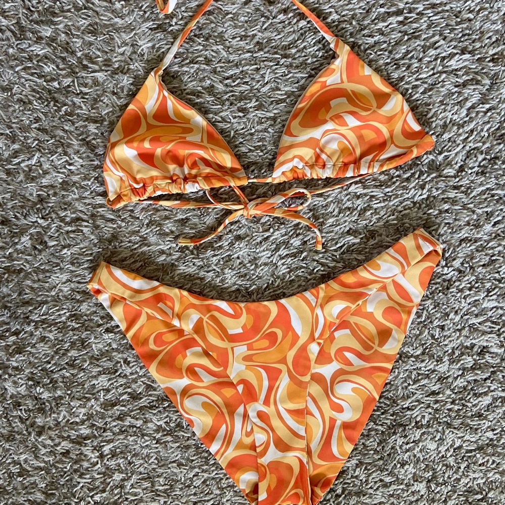 Kulani Kinis Hannah Meloche "lost at sunset" bikini